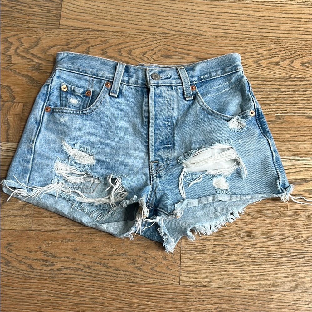 Levi’s distressed jean shorts size 23, excelleny condition